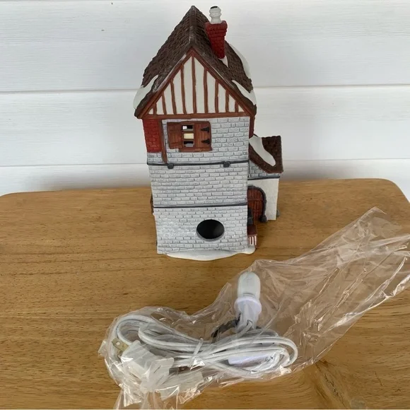 Department 56 Dickens Village "Poulterer" retired 1999 - Picture 2 of 2